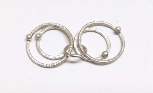 Judy Larson's Making Chain with Wubbers and Wire - , Contemporary Wire Jewelry, Making Chain, Chain Making , Butane Torch, Soldering, Solder, Connect the large bracelet ring links with the desired jump ring.
